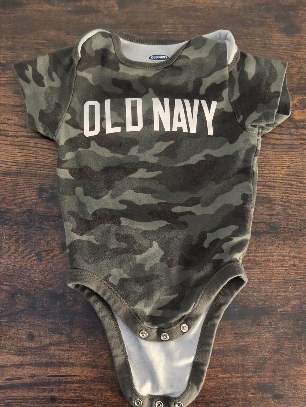 5/$25 Old Navy Camo Green Onesie Bodysuit 12-18M